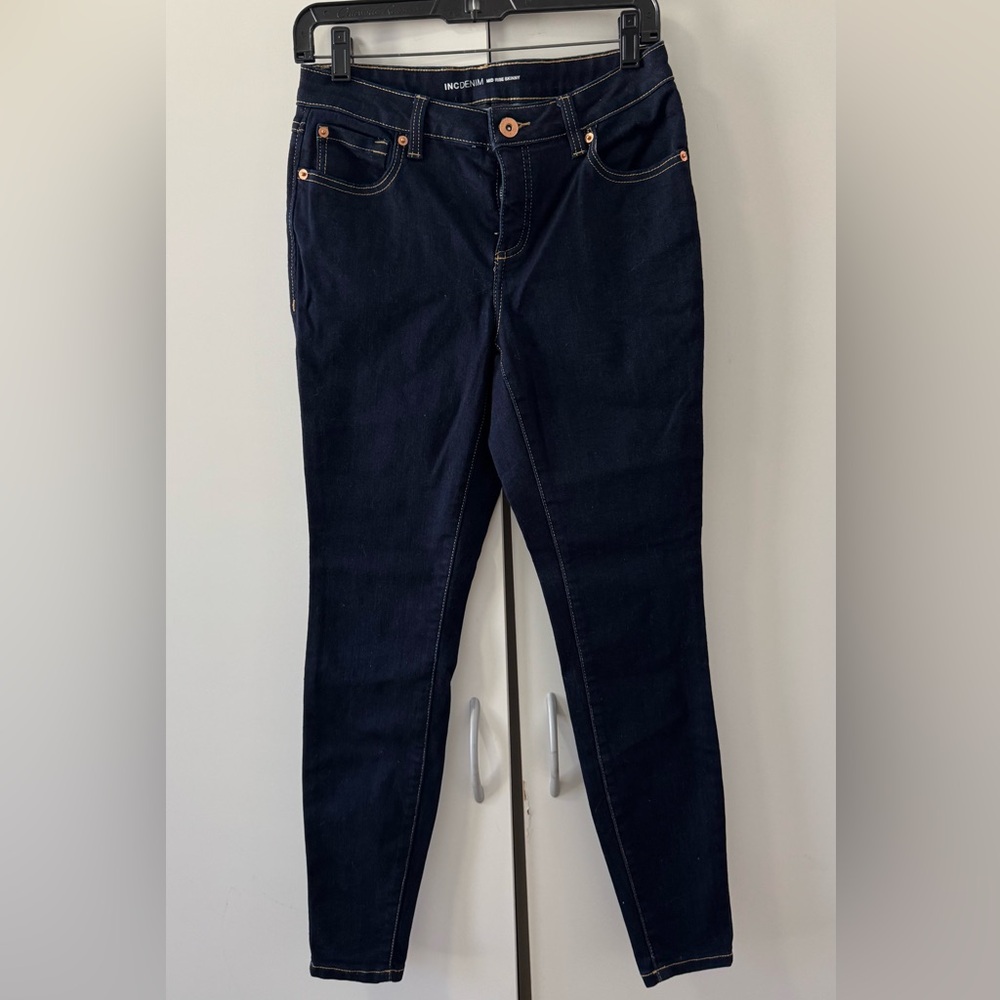 INC International Concepts Dark Blue Skinny Jeans size 4 mid rise skinny